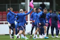 开云足球直播-英格兰胜德国，实现雪中送炭的简单介绍