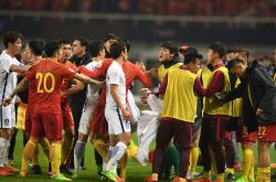 开云体育app-足坛强队再度对决，激烈场面令人热血沸腾的简单介绍