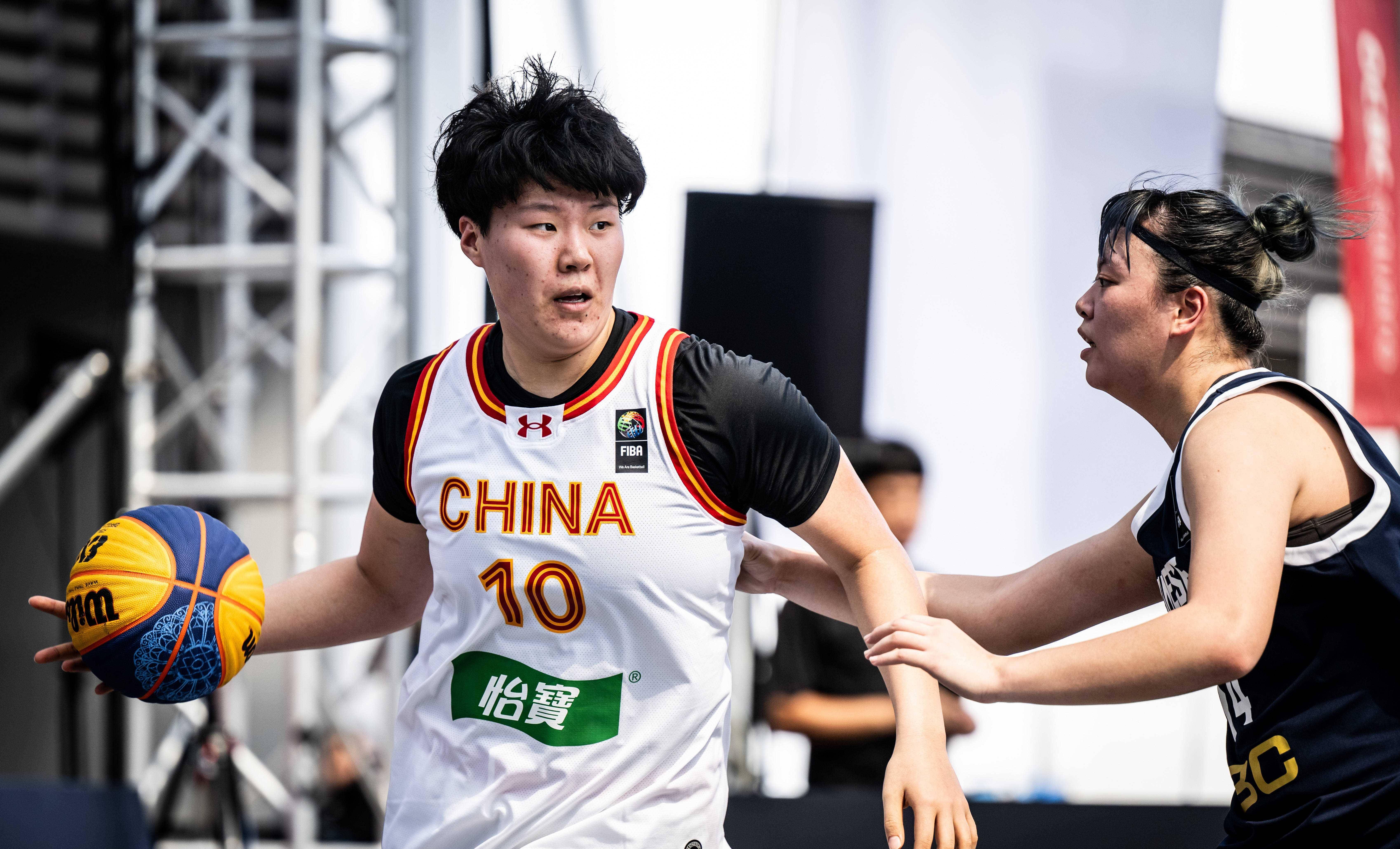 包含篮球职业联赛激烈对话，球队备战势如破竹的词条