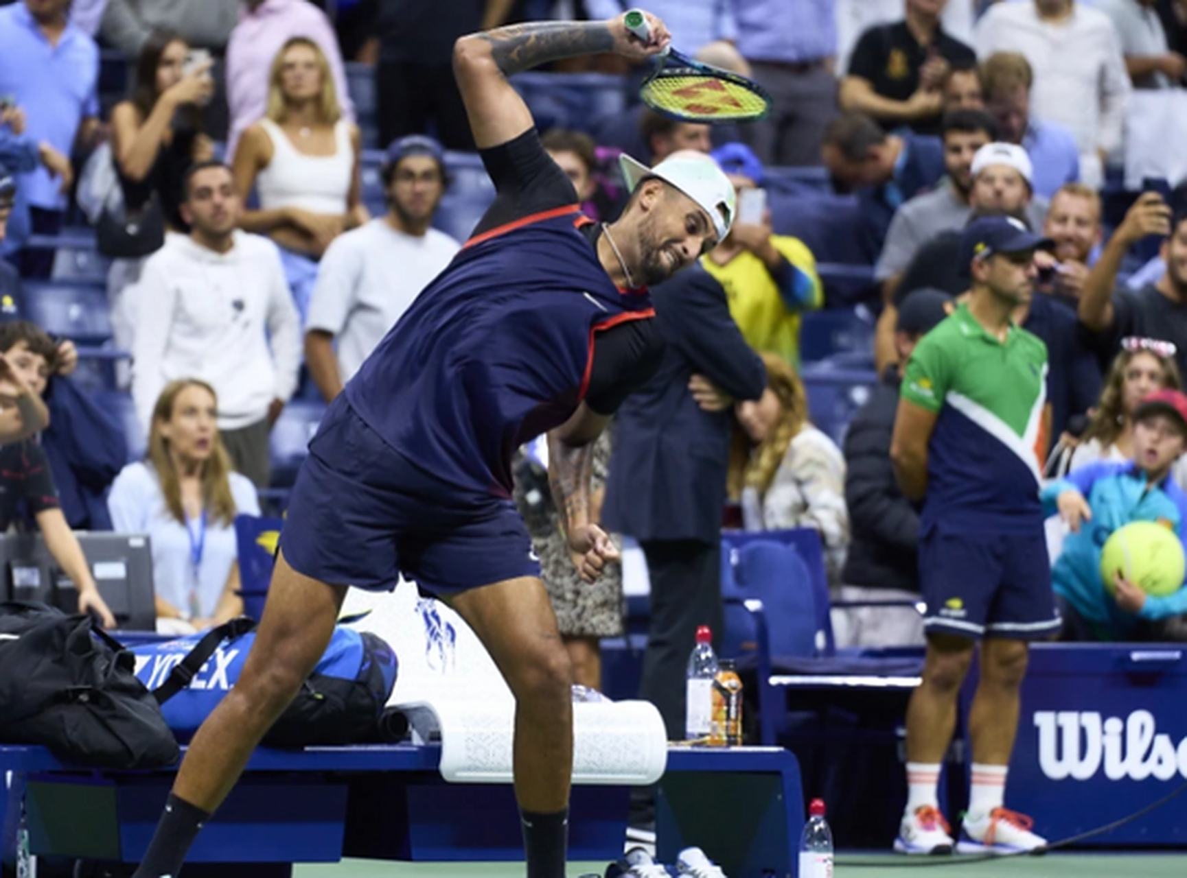 包含西班牙网球队横扫意大利网球队，克耶高斯打破历史纪录的词条