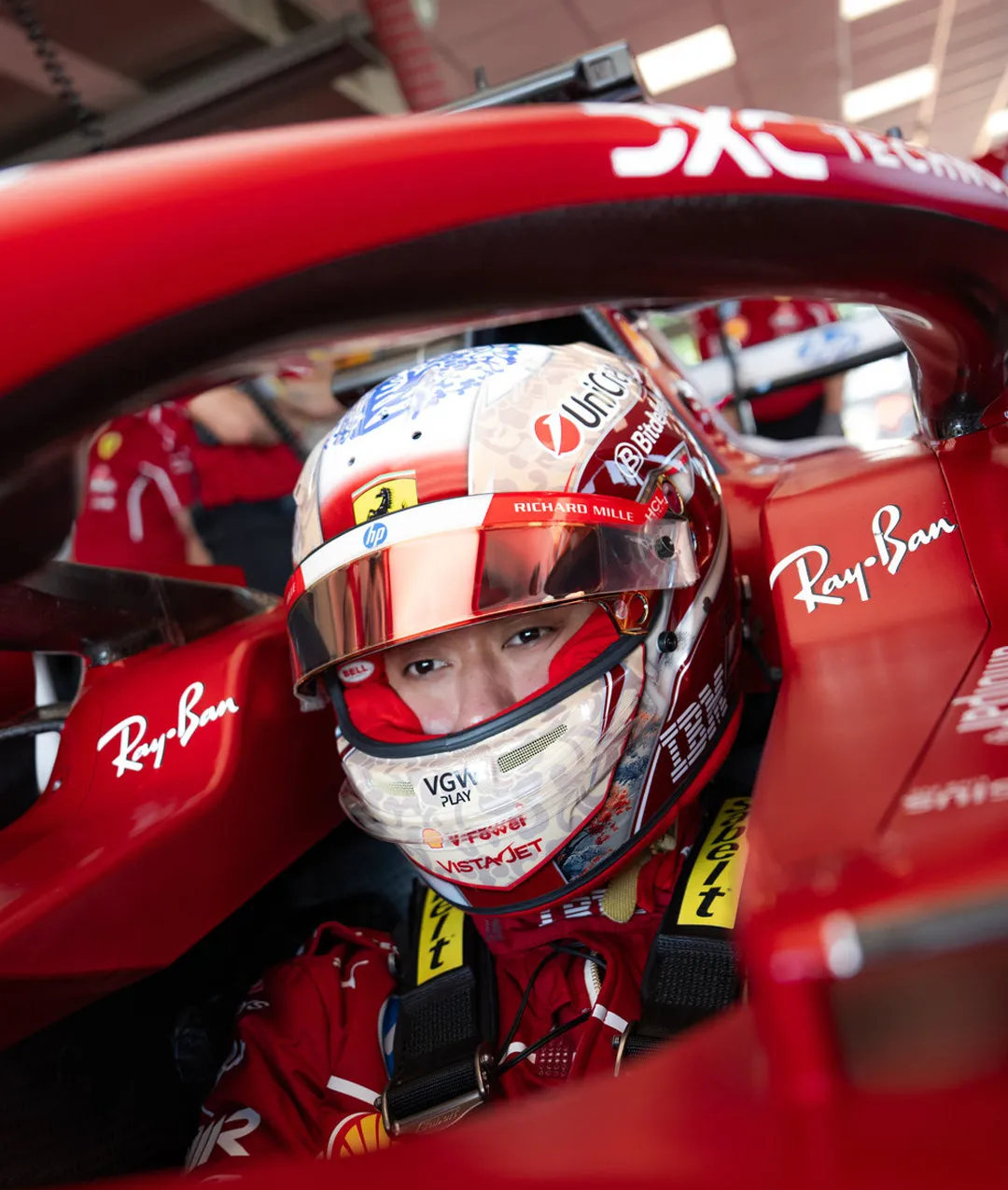 关于梅赛德斯轻取雷诺车队，勒克莱尔统治全场的信息