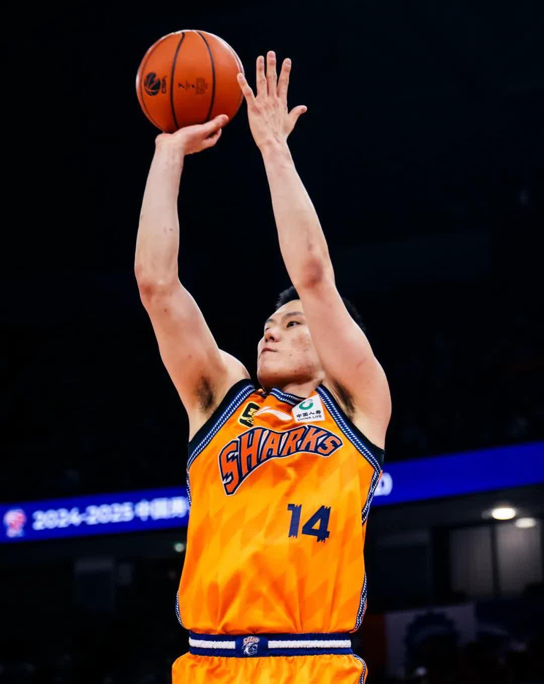 辽宁队士气高昂，豪取上海男篮