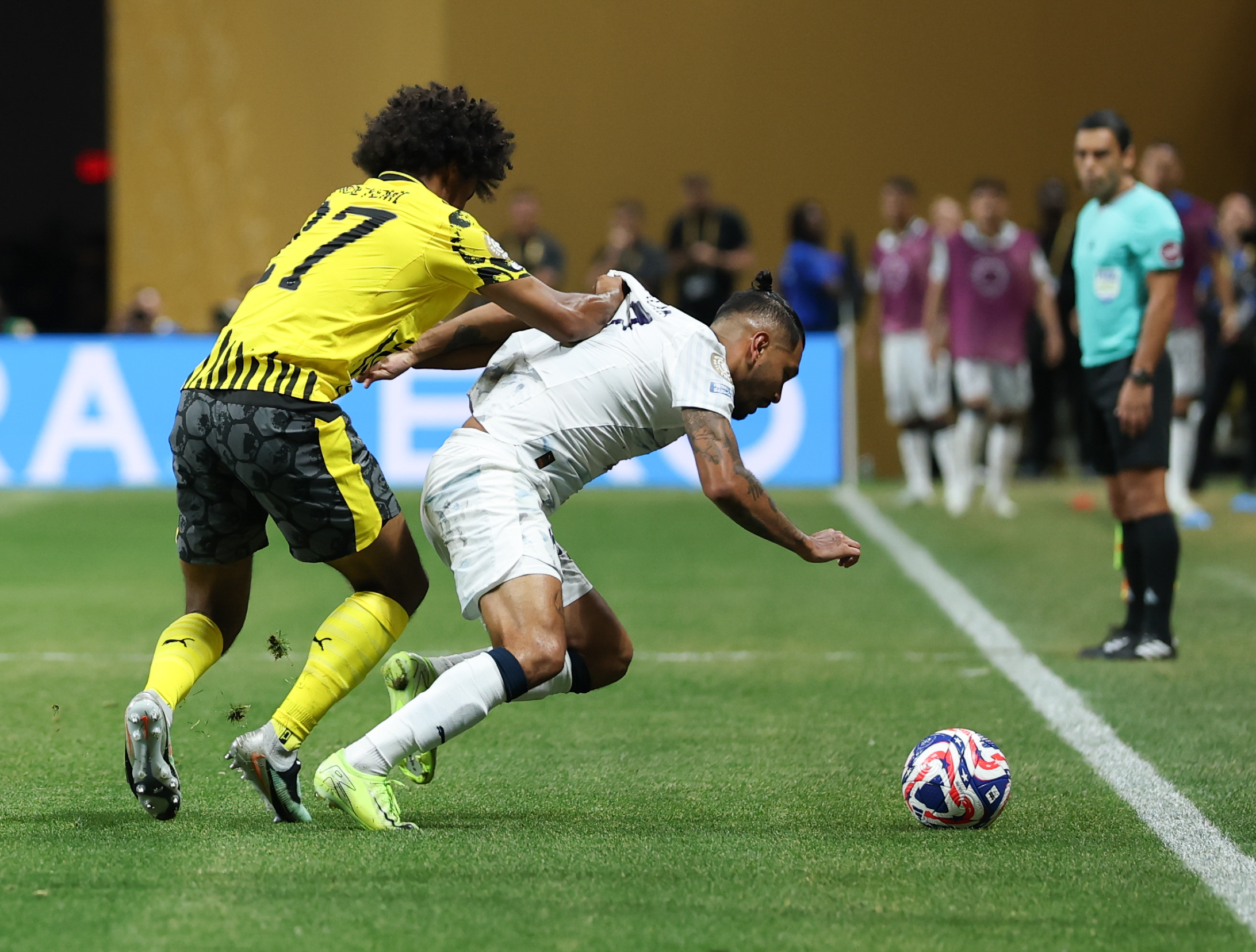 欧盟杯资格赛第八轮比拼，焦点多多