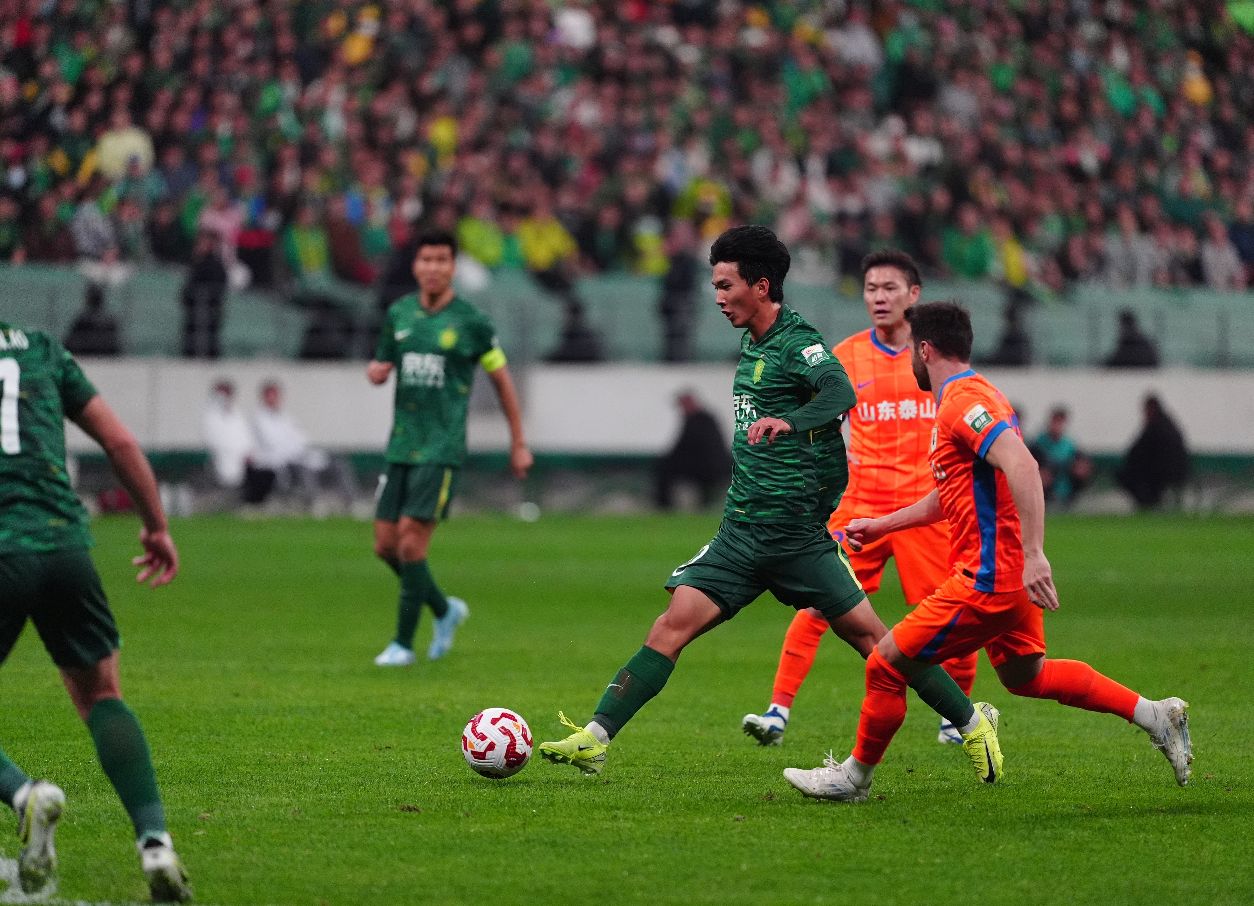 包含山东鲁能战平对手，保持积分平稳的词条