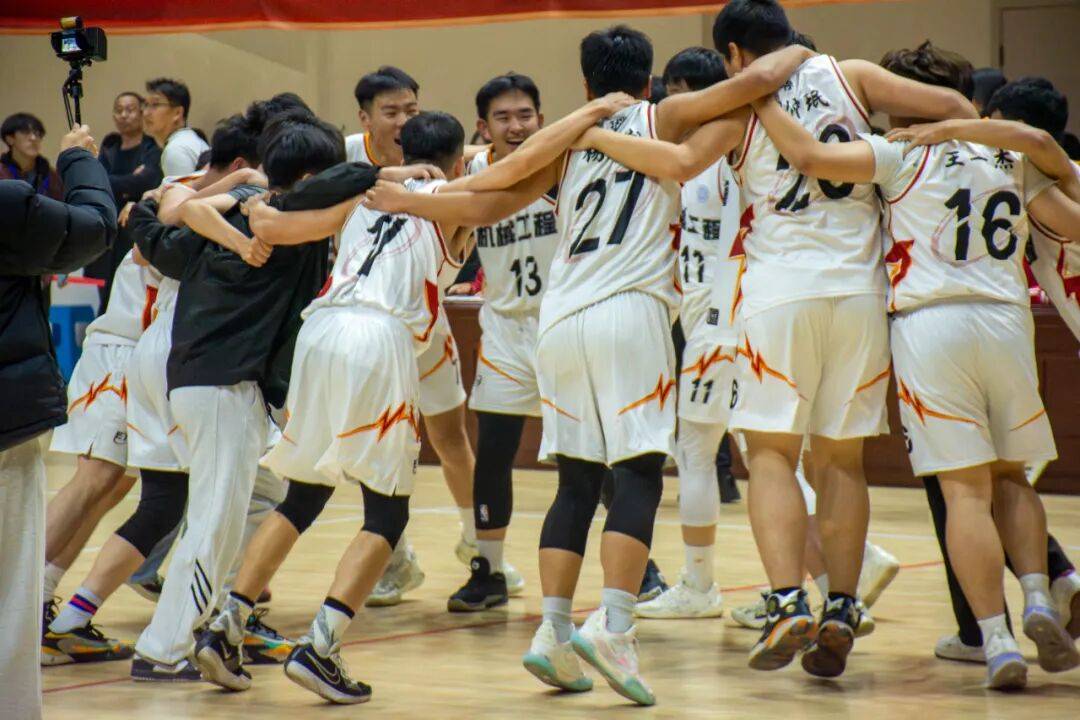 篮球联赛赛场上不断涌现新秀