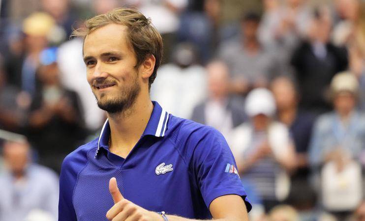 包含法网逆转戴维斯杯，梅德韦杰夫统治全场的词条