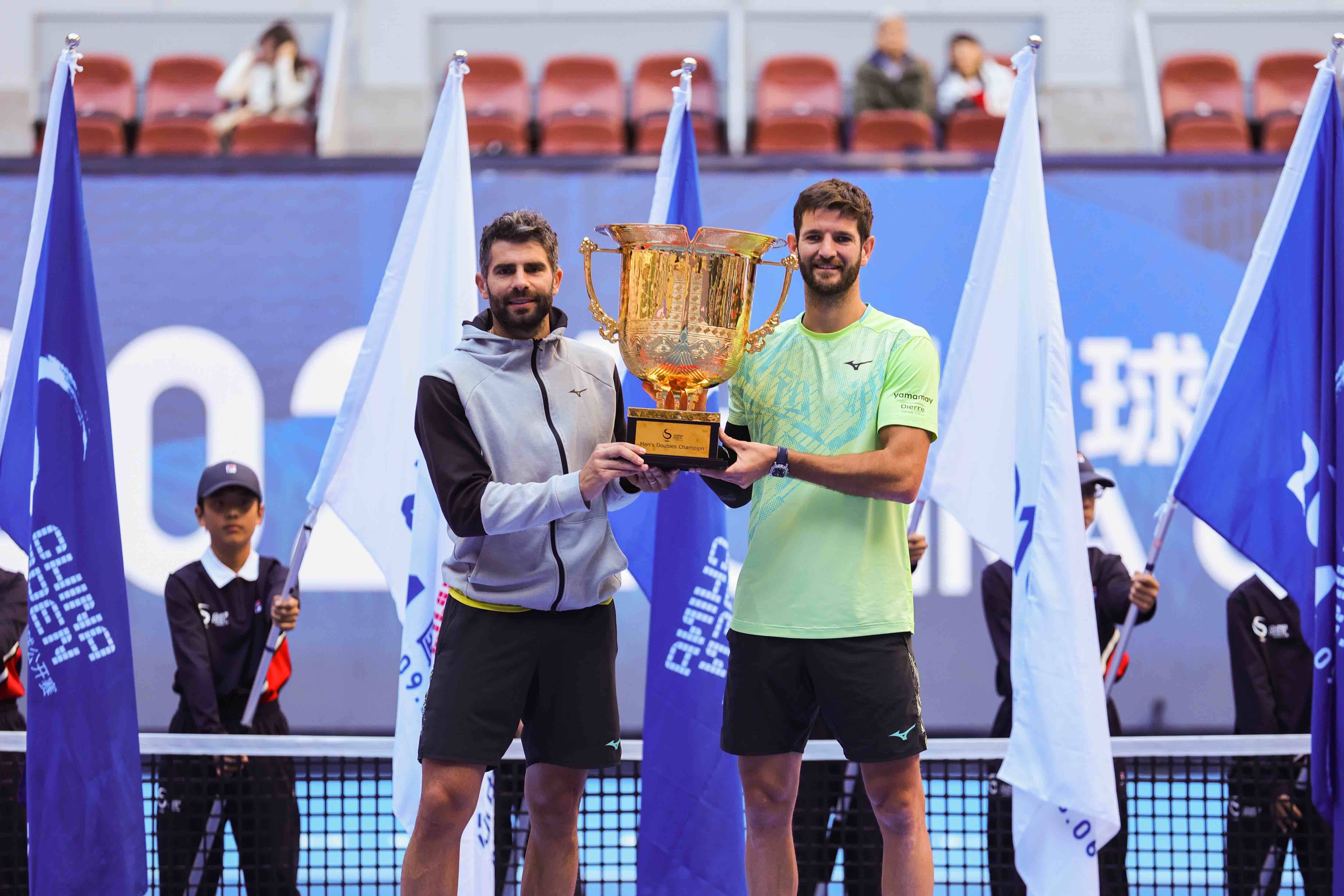 拉沃尔杯横扫澳网,阿尔卡拉斯带队取胜 拉沃尔杯横扫澳网,阿尔卡拉斯带队取胜