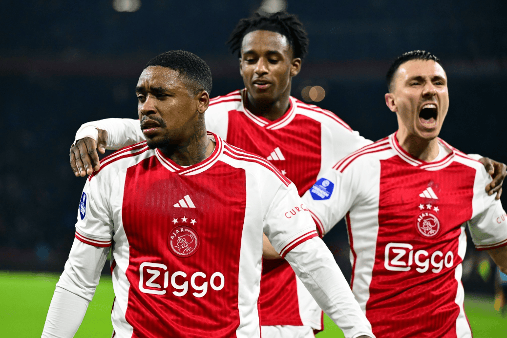 阿贾克斯年轻队员表现出色,助球队大胜 阿贾克斯年轻队员表现出色,助球队大胜