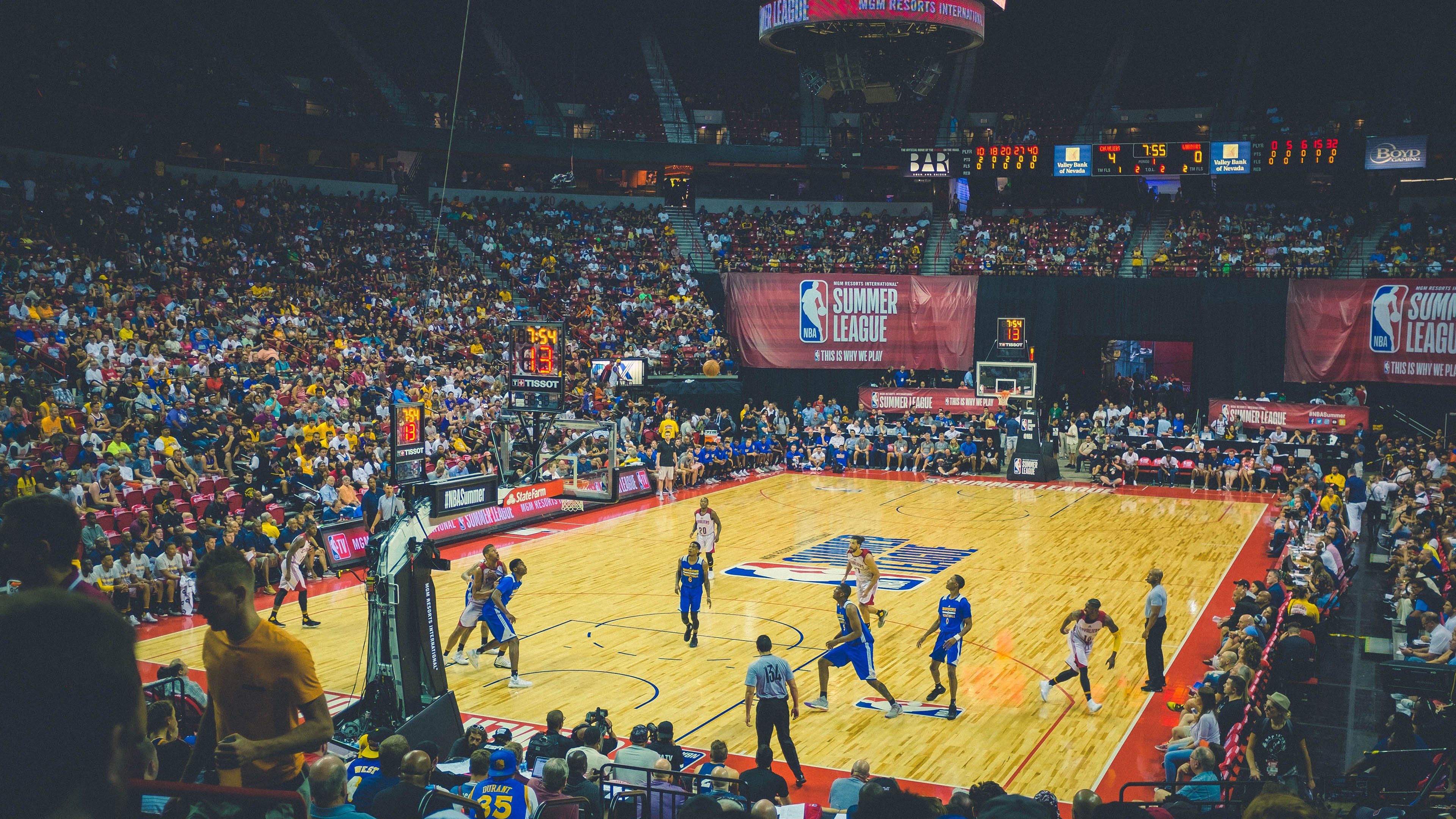 赛道上的绝对主宰，勒克莱尔领衔索伯车队完胜雷诺