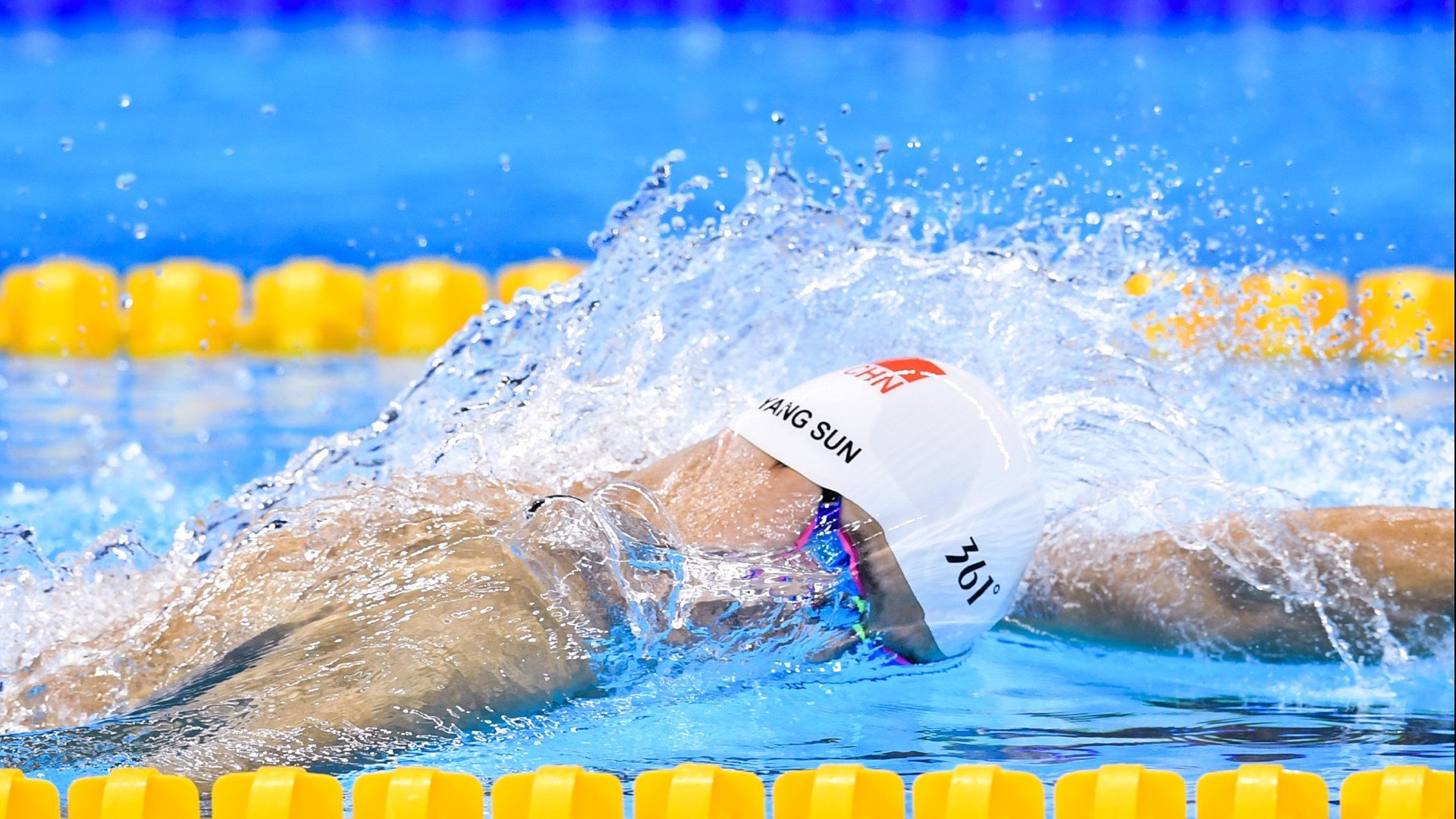 赛道与绿茵,当F1新赛季揭幕战遇上喀麦隆足球的逆袭